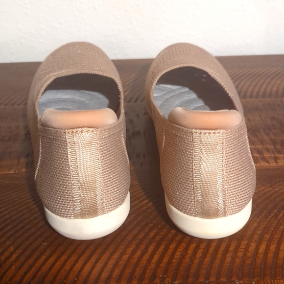 Pink Clarks - Picture 5 of 6